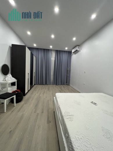 Bán nhà Ngọc Thuỵ, Dt 38m, nhà 5 tầng giá hơn 3 tỷ.