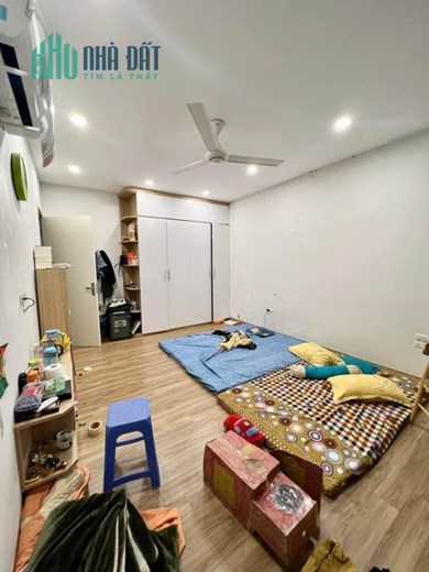 40m Mặt Tiền 6m Giá 5.5 Tỷ Phố Hào Nam. Nhà Lô Góc Ô Tô Đỗ Cửa. Chủ Thiện Chí Bán.