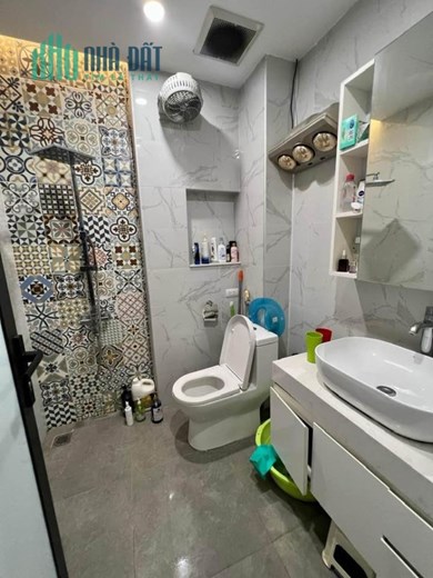 40m Mặt Tiền 6m Giá 5.5 Tỷ Phố Hào Nam. Nhà Lô Góc Ô Tô Đỗ Cửa. Chủ Thiện Chí Bán.