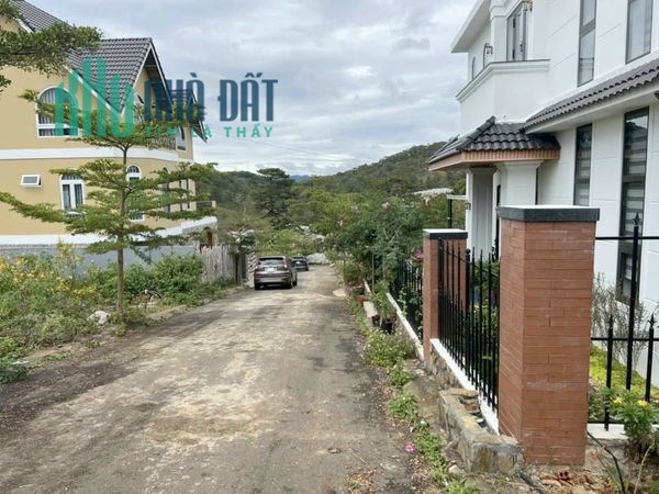 CẦN BÁN LÔ ĐẤT BIỆT THỰ VIEW ĐẸP
GẦN RESORT LÝ NHÃ KỲ P7 ĐÀ LẠT
