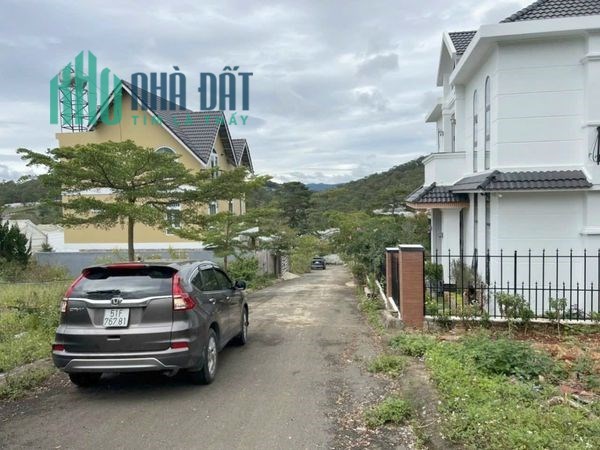 CẦN BÁN LÔ ĐẤT BIỆT THỰ VIEW ĐẸP
GẦN RESORT LÝ NHÃ KỲ P7 ĐÀ LẠT