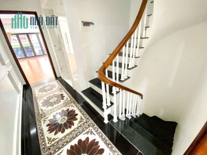 Bán nhà Hồng Tiến, Bồ Đề, ngõ thông ô tô tránh, sát phố, 76m2x 6 tầng thang máy, 10 tỷ 5