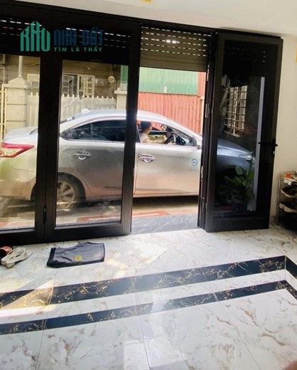Giá tốt, Nhà đẹp cho một căn phường Thạch Bàn. Giá chỉ 3,75 tỷ. 6 tầng, lô góc mặt tiền rộng, ô tô