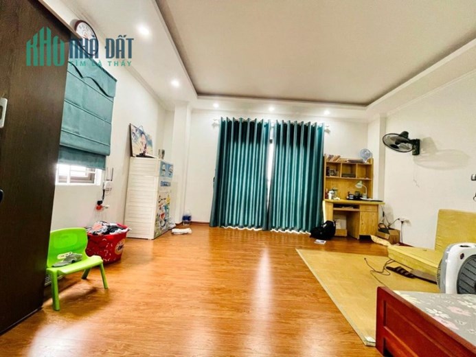 Giá tốt, Nhà đẹp cho một căn phường Thạch Bàn. Giá chỉ 3,75 tỷ. 6 tầng, lô góc mặt tiền rộng, ô tô
