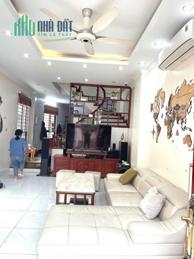 Nhà Gia Thụy, Long Biên, lô góc 42m x 4, MT 4m hướng ĐN, ô tô, hơn 4 tỷ