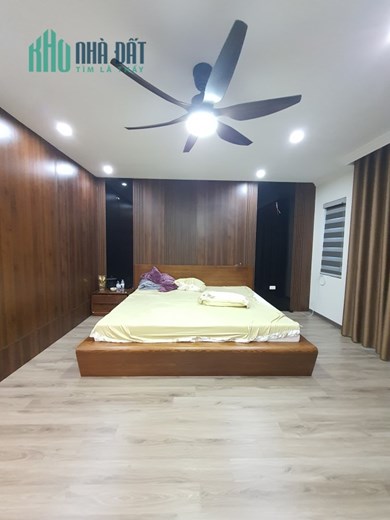 Nhà Gia Thụy, Long Biên, lô góc 42m x 4, MT 4m hướng ĐN, ô tô, hơn 4 tỷ