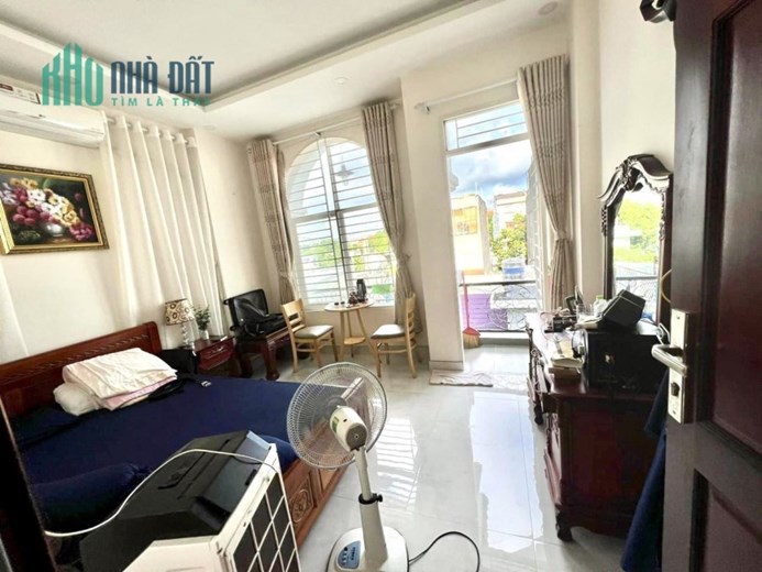 OTO CHẠY VI VU, KHU BÀN CỜ, 1 TRỆT 3 LẦU 4PN 4WC GẦN CHỢ HIỆP BÌNH