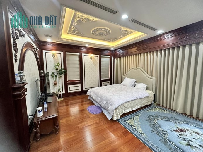 Bán biệt thự Hoa Sữa Vinhomes Riverside, View sông, Nội thất giá trị, 200m2, MT 13m, 55 tỷ
