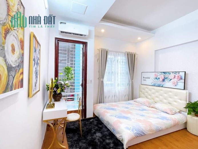 Chỉ 5.4 tỷ có ngay Siêu Phẩm  Nhà đẹp Dịch Vọng Hậu 42m2 x 5T, gần ô tô, Kd đỉnh.