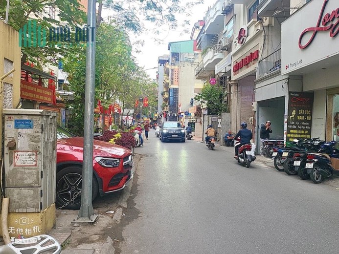 120m Mặt Tiền 8m. Mặt Phố Trung Tâm Quận Đống Đa. Kinh Doanh Bất Chấp Mặt Hàng. Chủ Thiện Trí Bán.