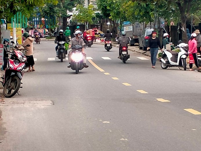 Nhà mặt Tiền KD Tôn Đản, 84m2, Góc, KD