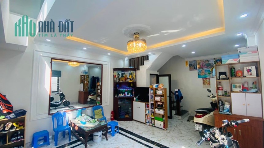Bán nhà Thạch Bàn cực đẹp, ô tô, 35 m2, 6T, chỉ nhĩnh 3 tỷ.