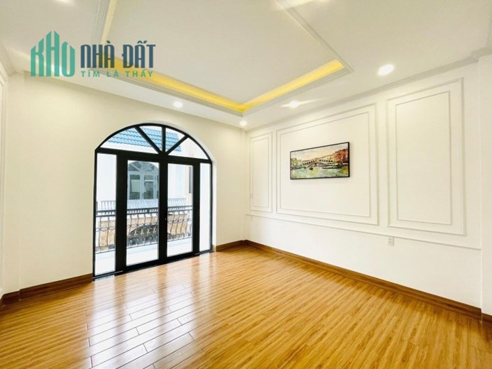 NHÀ SÁT PHỐ NGUYỄN VĂN CỪ, MĂT TIỀN RỘNG 9M, GẦN CẦU CHƯƠNG DƯƠNG