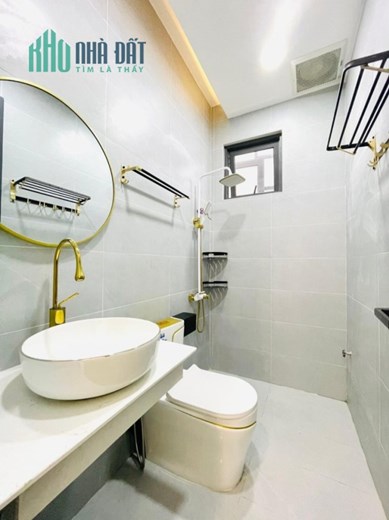 NHÀ SÁT PHỐ NGUYỄN VĂN CỪ, MĂT TIỀN RỘNG 9M, GẦN CẦU CHƯƠNG DƯƠNG