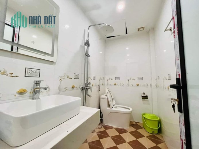 Nhà giáp bát 48m2 x5T,cực đẹp,ngõ nông,sạch,giá 3,9 tỷ,ở luôn