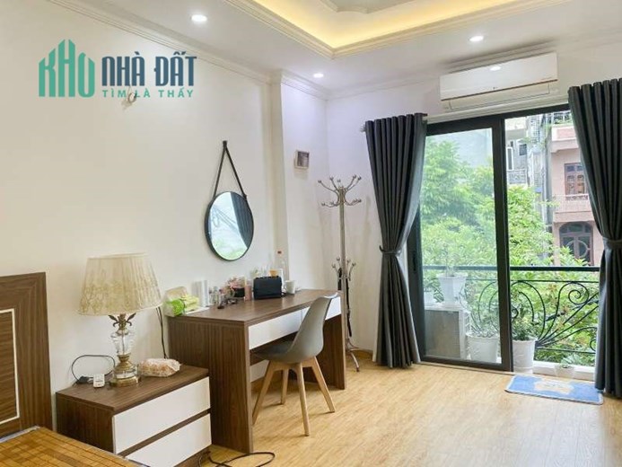 Bán nhà Bồ Đề, Long Biên, trước nhà rộng thoáng ô tô vào, sát phố, 43m2x 6 tầng, 6 tỷ 2