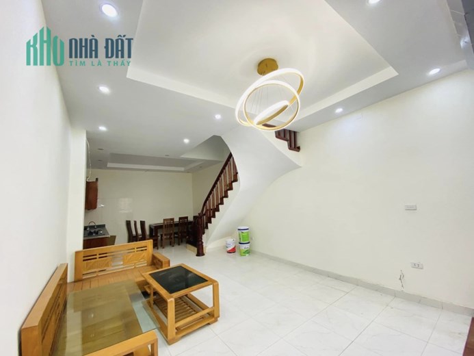 54m Mặt Tiền 5m Giá 5.9 Tỷ Phố Chùa Bộc. Nhà Dân Tự Xây Chắc Chắn. Ô Tô Đỗ Sát Cửa. Chủ Thiện Chí