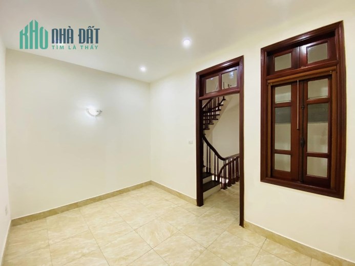 54m Mặt Tiền 5m Giá 5.9 Tỷ Phố Chùa Bộc. Nhà Dân Tự Xây Chắc Chắn. Ô Tô Đỗ Sát Cửa. Chủ Thiện Chí