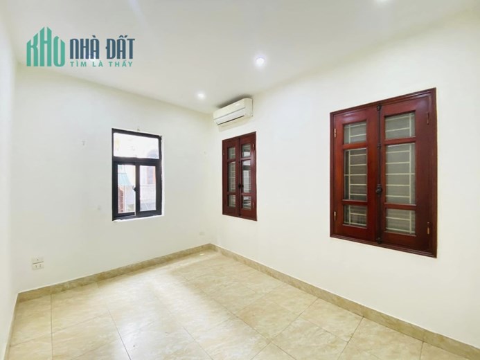 54m Mặt Tiền 5m Giá 5.9 Tỷ Phố Chùa Bộc. Nhà Dân Tự Xây Chắc Chắn. Ô Tô Đỗ Sát Cửa. Chủ Thiện Chí