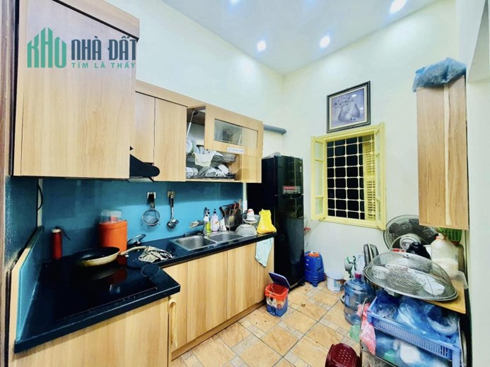 40m Mặt Tiền 4m Phố Cát Linh Đống Đa. Nhà Tiện Ích Ngập Tràn Phố Vip. Chủ Thiện Trí Bán
