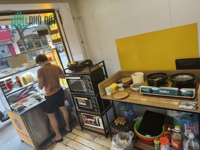 SANG NHƯỢNG NGUYÊN MẶT BẰNG HOẶC CẢ CỬA HÀNG