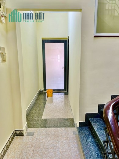 Cần bán nhà quận 1 ngang 4m dài 19m, 9 phòng và 11 WC