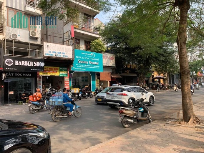 Cho thuê nhà mặt phố Nguyễn Khang, nguyên căn, 5 tầng, chỉ nhỉnh 30tr/tháng.