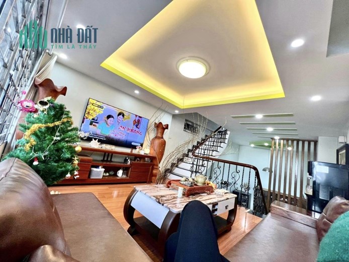 KHU ĐÔNG XUÂN ĐỈNH  - OTÔ -NGÕ THÔNG NGOẠI GIAO ĐOÀN TẶNG NỘI THẤT 41 M 5 TẦNG 5.5 TỶ