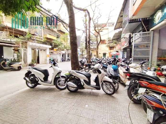 Đội Cung, Hai Bà Trưng, 547m2 đất MT13m giá chưa tới 300tr/m2, cấp phép xây 8T.
