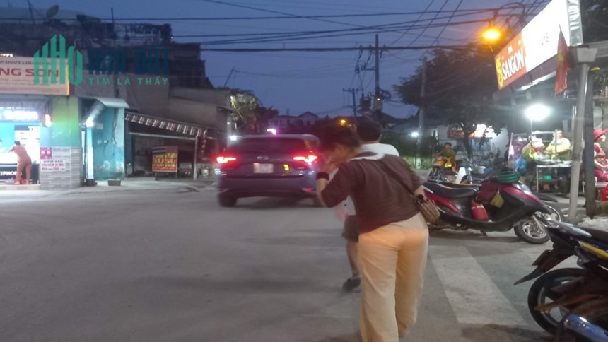 Đất trống lọt khe 7 chổ quay đầu phường An Phú Đông Quận 12