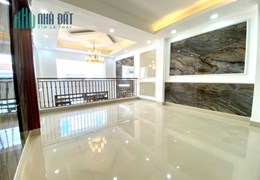 Nhà 3 phòng ngủ, hẻm thẳng, có nguồn thu nhập.