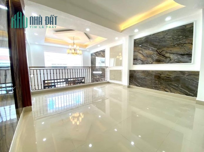 Nhà 3 phòng ngủ, hẻm thẳng, có nguồn thu nhập.
