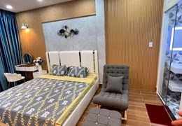 Nhà 4 tầng BTCT mới vào ở ngay, cách sân bay 5 phút, có sân rộng để xe