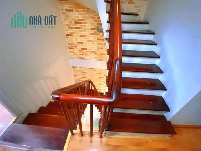 Nhà đẹp ở ngay Phố Trung Kính 44m2x5T, Nội thất sang xịn, gần ô tô, Kd 6.2 tỷ.