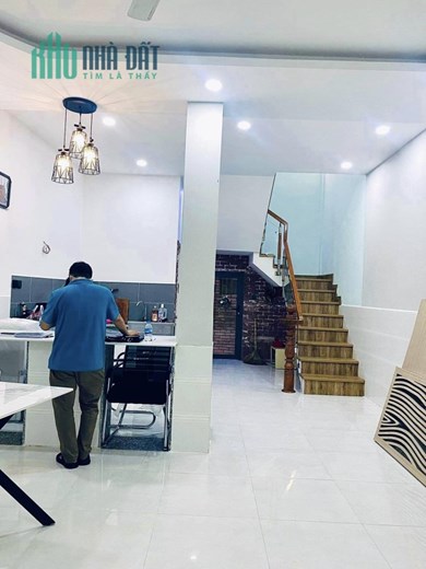 KHU VIP - NHÀ ĐẸP - VỊ TRÍ ĐỈNH - NGAY CHỢ HOÀ BÌNH