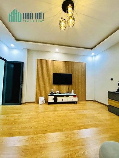 KHU VIP - NHÀ ĐẸP - VỊ TRÍ ĐỈNH - NGAY CHỢ HOÀ BÌNH