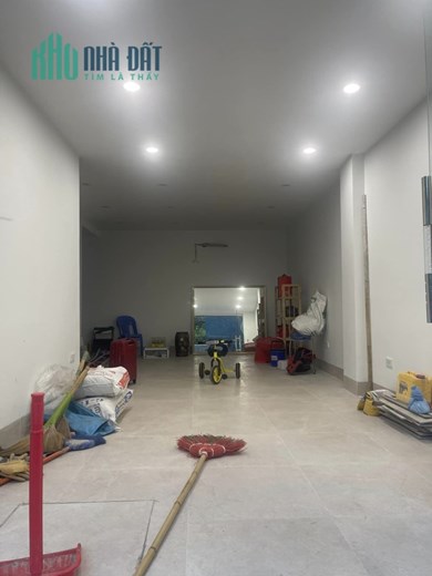 Cho thuê mặt phố Lê Thanh Nghị. 85m, mặt tiền 5m. Kinh doanh cực đỉnh cho hàng ăn. 29tr/tháng