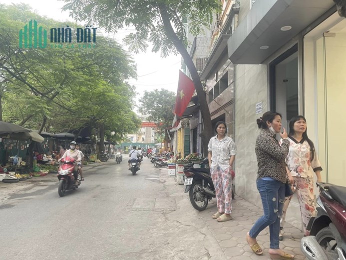 Cho thuê mặt phố Lê Thanh Nghị. 85m, mặt tiền 5m. Kinh doanh cực đỉnh cho hàng ăn. 29tr/tháng