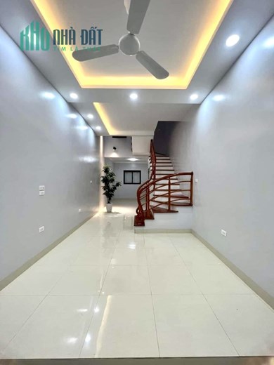 Bán nhà Nguyễn Đức Cảnh, 46m x 4 tầng, 4.5 tỷ, ngõ thông, ô tô đỗ cổng