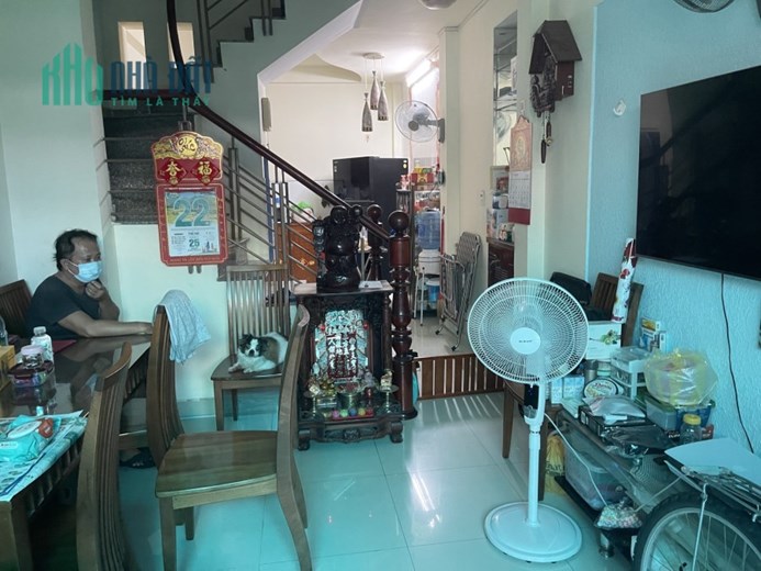 Bán nhà Hoàng Hoa Thám, 4 Tầng 5PN 42m2, hẻm 3 gác sát xe hơi, 6 Tỷ TL