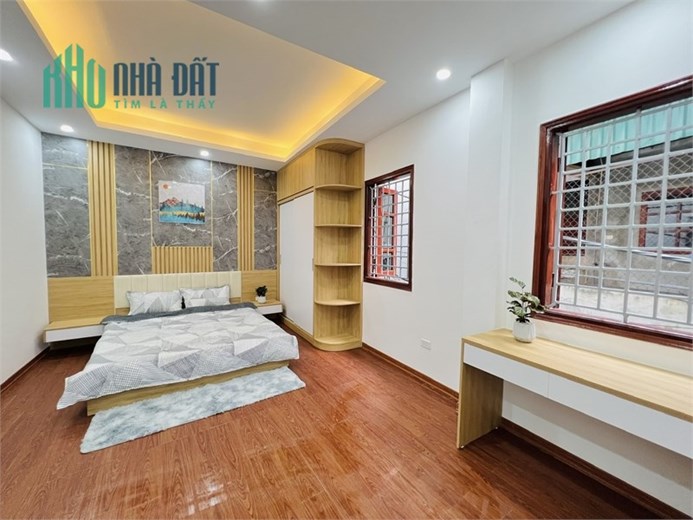 Cần bán gấp trong tháng 5 Dương lịch căn nhà tại phố Mễ Trì Hạ, 3 ngủ, đủ công năng, chỉ 4.x tỷ.