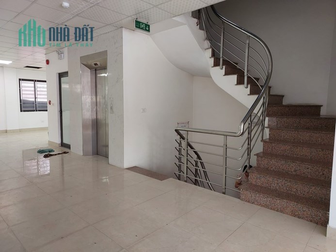 Cho thuê mặt bằng Tầng 1, 150m2, 9m, 32 triệu, Phạm Văn Đồng, Bắc Từ Liêm.