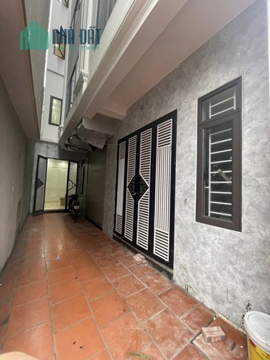 NHÀ ĐẸP MỚI TOANH,THẠCH BÀN,5 TẦNG,MT 4M,RẤT GẦN OTO,NHỈNH 2 TỶ,,