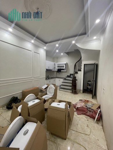 NHÀ ĐẸP MỚI TOANH,THẠCH BÀN,5 TẦNG,MT 4M,RẤT GẦN OTO,NHỈNH 2 TỶ,,