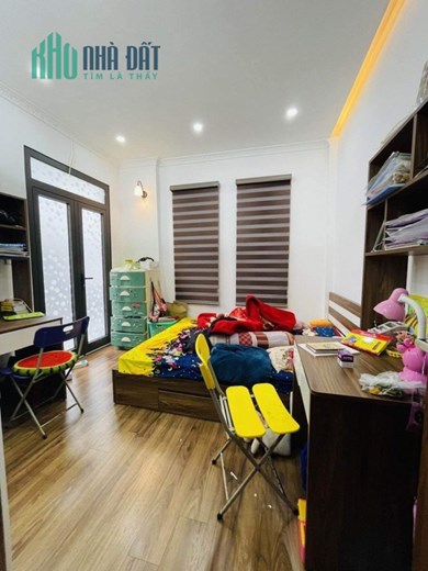 NHÀ ĐẸP ĐỐNG ĐA, diện tích 43m, 5 tầng, mặt tiền 4.6m, giá 6.8 tỷ