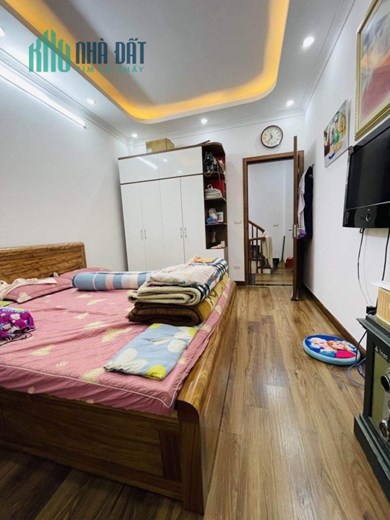 NHÀ ĐẸP ĐỐNG ĐA, diện tích 43m, 5 tầng, mặt tiền 4.6m, giá 6.8 tỷ