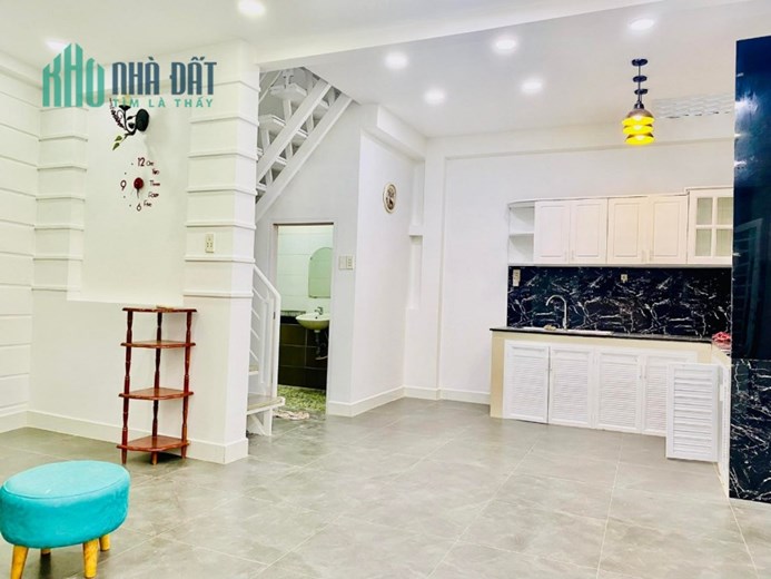 Bán nhà đường Nơ Trang Long quận Bình Thạnh diện tích 40 m2 có nở hậu.