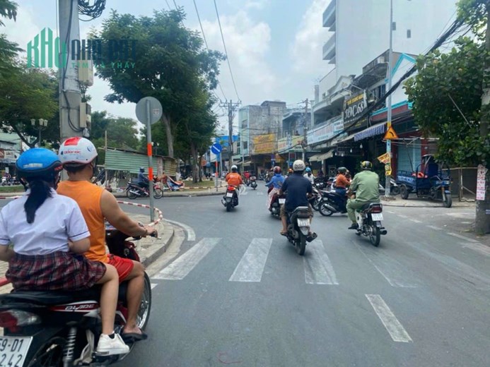 Bán 5 Lô Đất Mặt Tiền Đường Kênh Nước Đen Sổ Hồng Riêng Giá: chỉ 7.5 Tỷ / Lô Còn TL