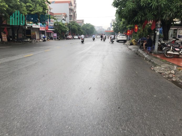 PHÂN LÔ Ô TÔ TRÁNH PHÚ ĐIỀN. 
Diện Tích 85 m mặt tiền 5 m. Giá 2.2 tỷ 
Đã là phân lô  ô tô tránh