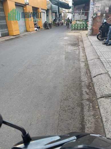 Mặt tiền đường số 1, diện tích 364m2, nợ ngân hàng gần 20 tỷ, bán 20 tỷ.